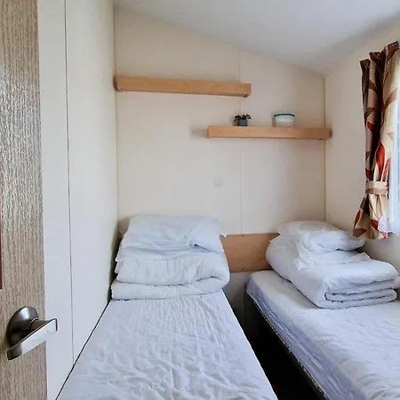 Great 8 Berth Caravan For Hire At St Osyth Beach In Essex Ref 28123Gc Clacton-on-Sea Exterior photo