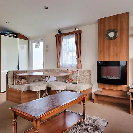 Great 8 Berth Caravan For Hire At St Osyth Beach In Essex Ref 28123Gc Clacton-on-Sea Exterior photo