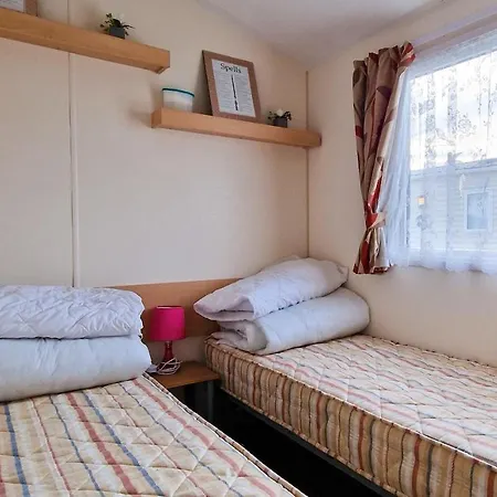 Great 8 Berth Caravan For Hire At St Osyth Beach In Essex Ref 28123Gc Clacton-on-Sea Exterior photo