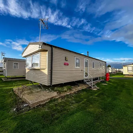 Great 8 Berth Caravan For Hire At St Osyth Beach In Essex Ref 28123Gc Clacton-on-Sea Exterior photo