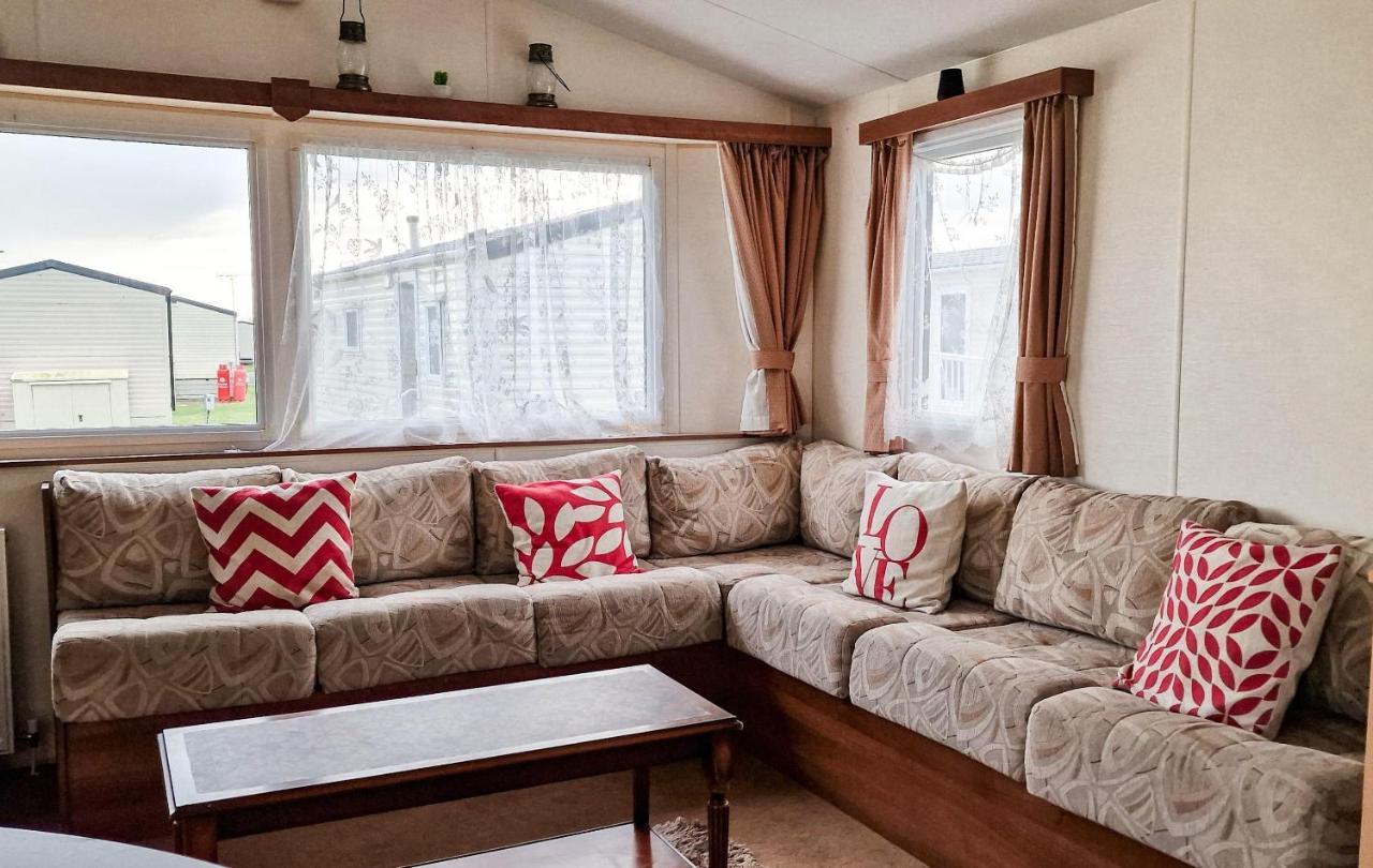 Great 8 Berth Caravan For Hire At St Osyth In Essex Ref 28123gc Campingplatz *