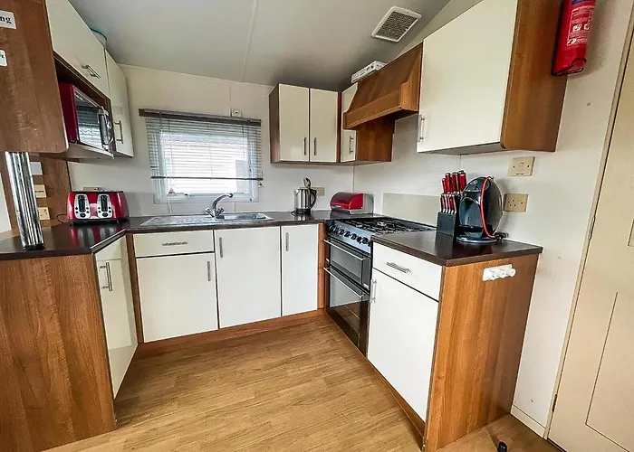 Great 8 Berth Caravan For Hire At St Osyth Beach In Essex Ref 28123Gc