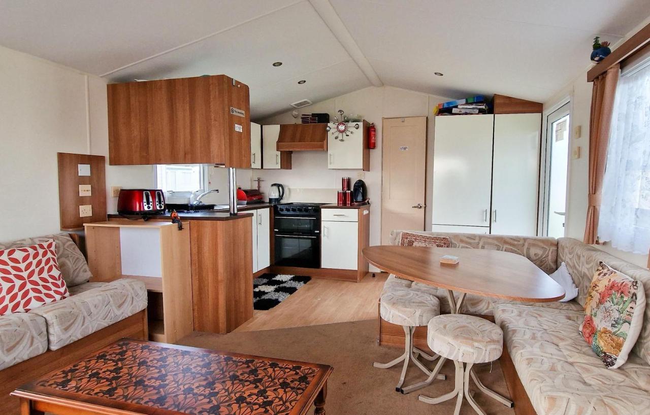 Campsite Great 8 Berth Caravan For Hire At St Osyth In Essex Ref 28123gc *