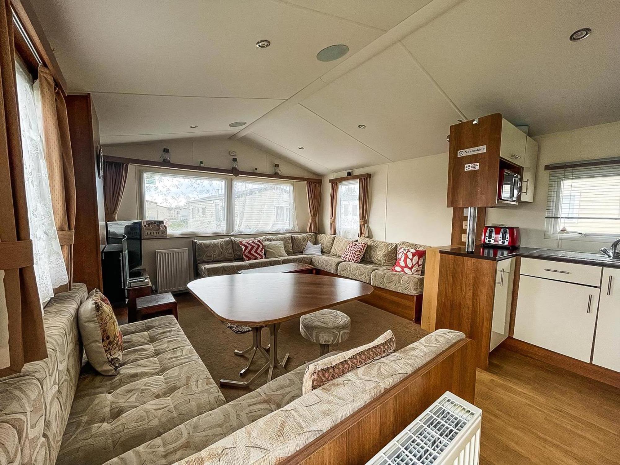 Great 8 Berth Caravan For Hire At St Osyth In Essex Ref 28123gc